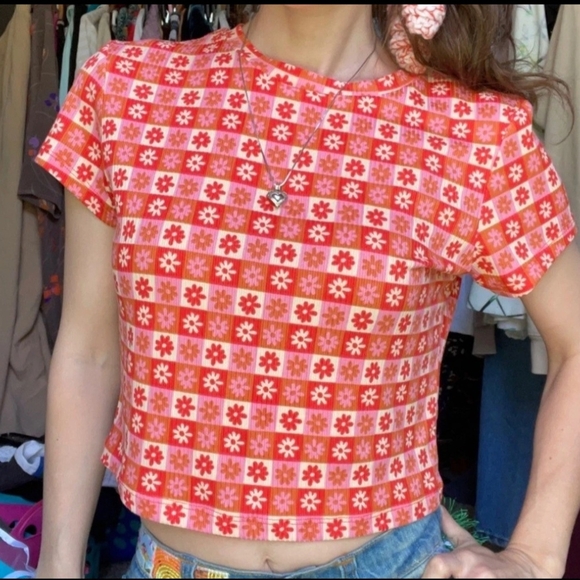 Perfectly Imperfect Orange Daisy Short Sleeve Crop Top Womens Size Large NEW - Picture 1 of 6